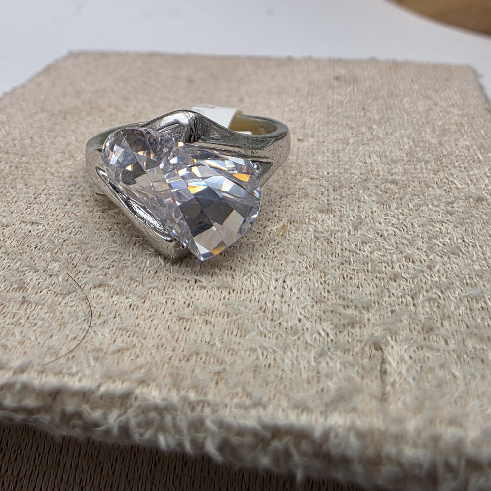 Elegant Silver Heart Ring (658)